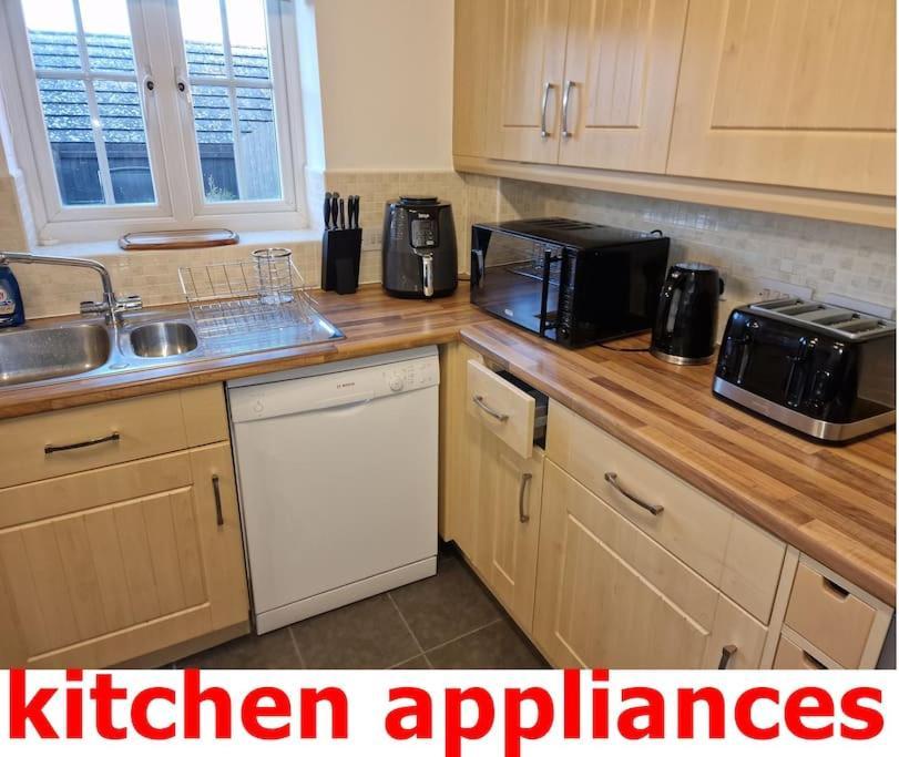 Nightrest Homes 6 Bedroom House- Smart Tv In Each Room - Parking - Wifi Milton Keynes Esterno foto